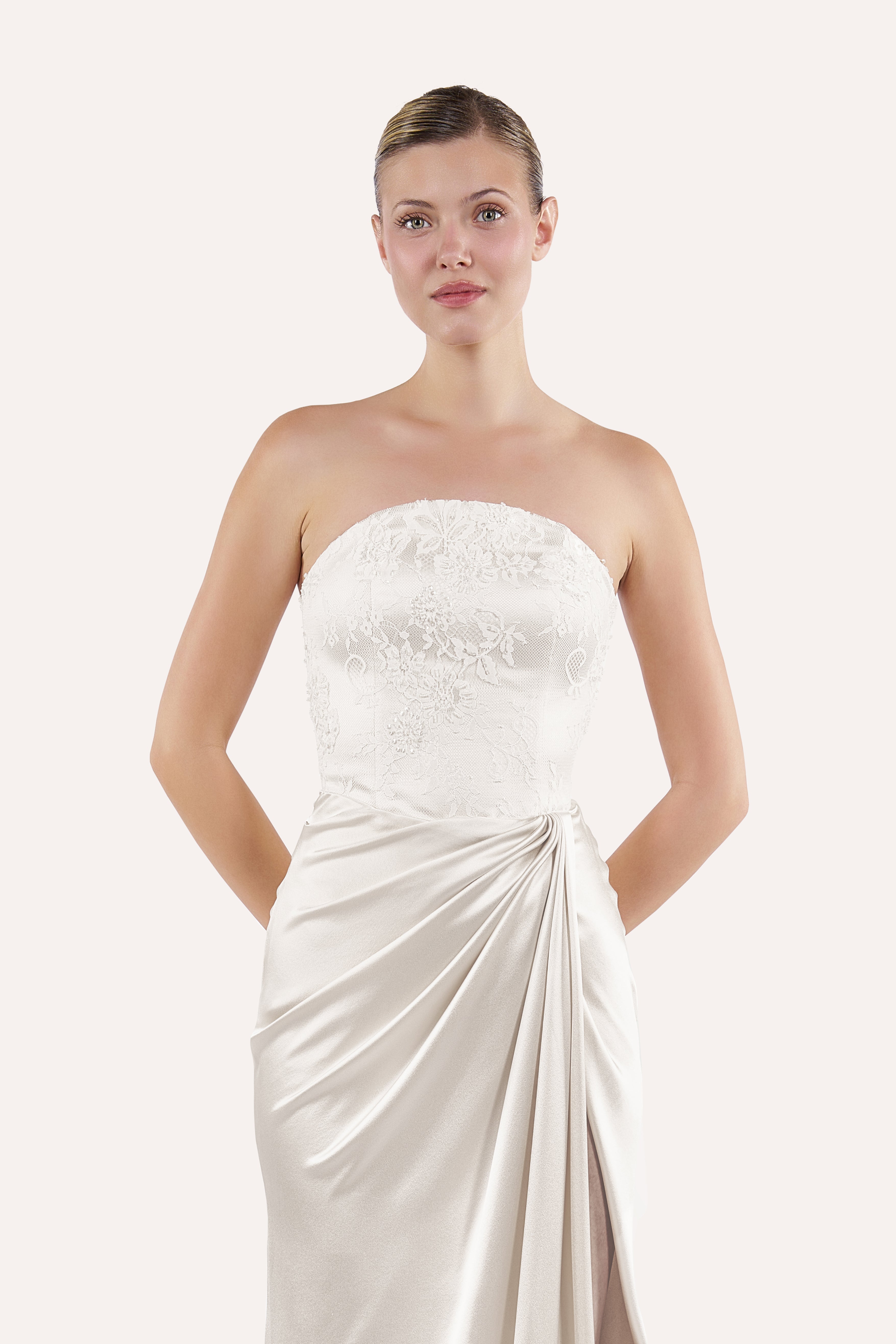 Round-neck draped dress