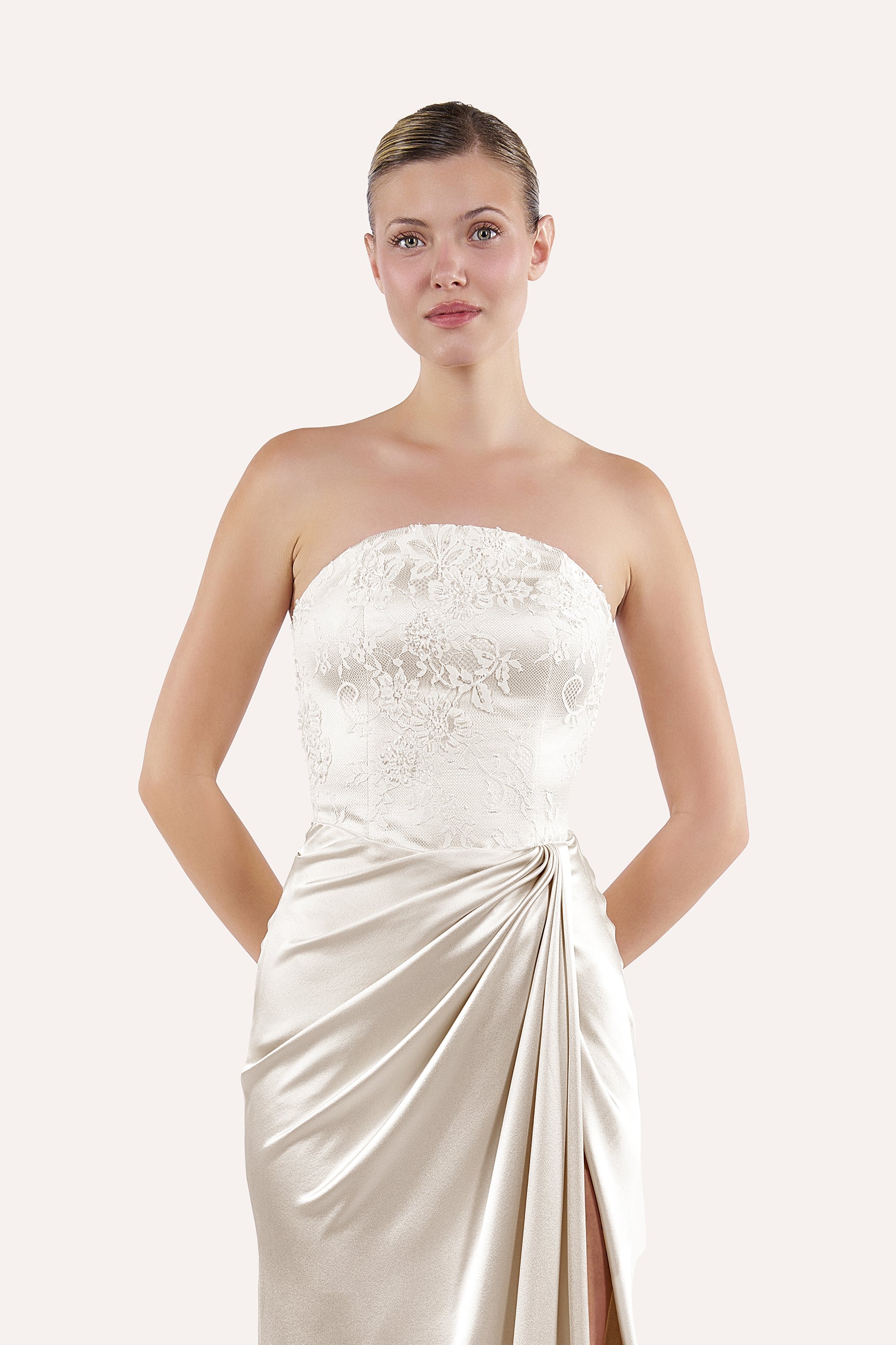 Round-neck draped dress